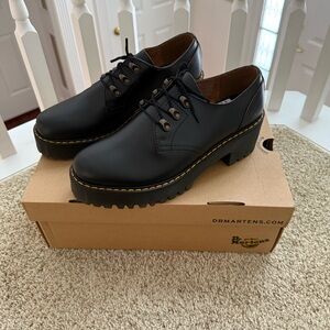 NWT Dr. Martens Women’s Leona Lug Sole Platform Derby Shoes Size 10